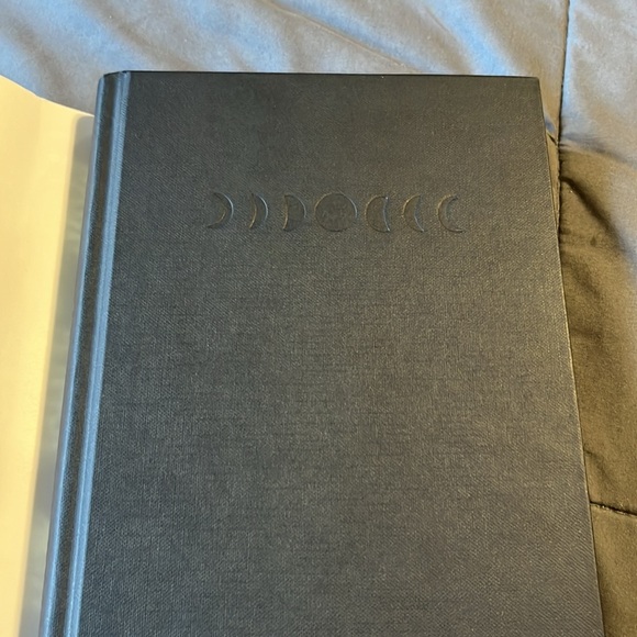 lore of the wilds by analeigh sbrana hardcover fantasy book - Picture 4 of 5